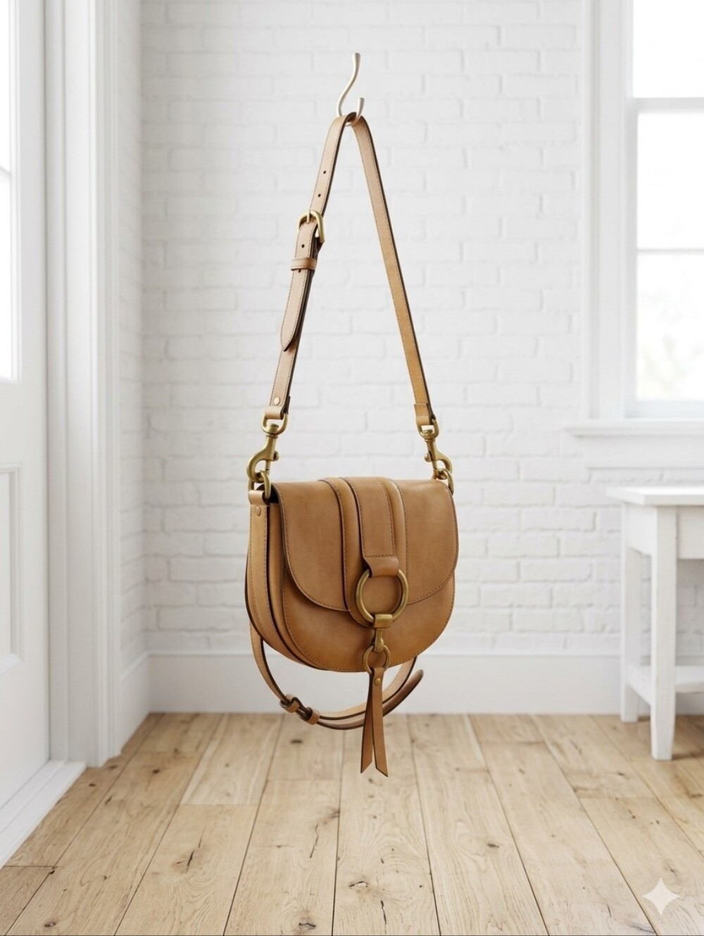 FRYE Elizabeth Saddle Bag in Tan Leather